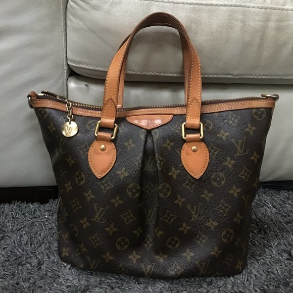 Gorgeous Louis Vuitton Palermo/Crossbody in Monogram - Picture 9 of 9